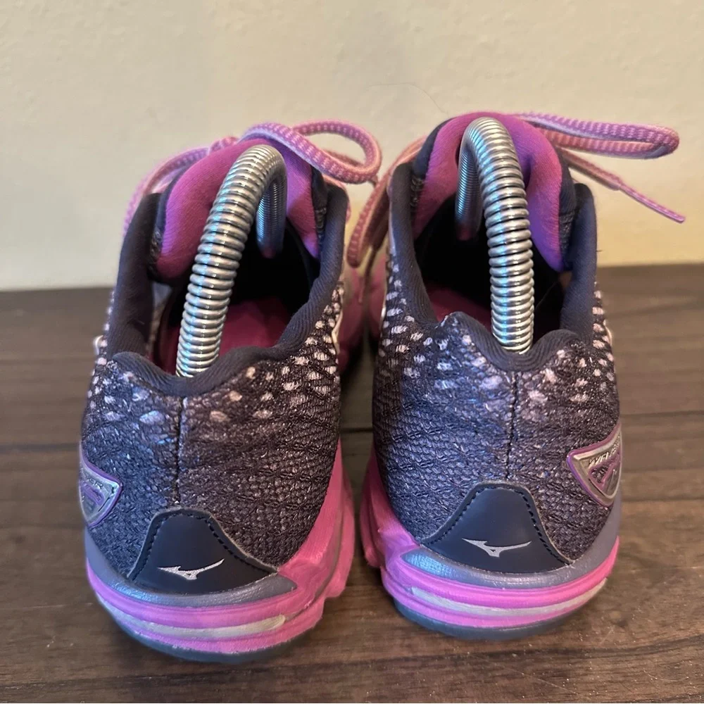 Mizuno Sneakers - Picture 5 of 9